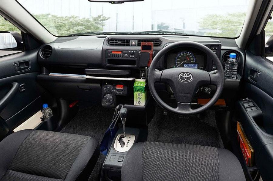 Торпедо Toyota Probox Van 2018 года  (фото 3 из 12)